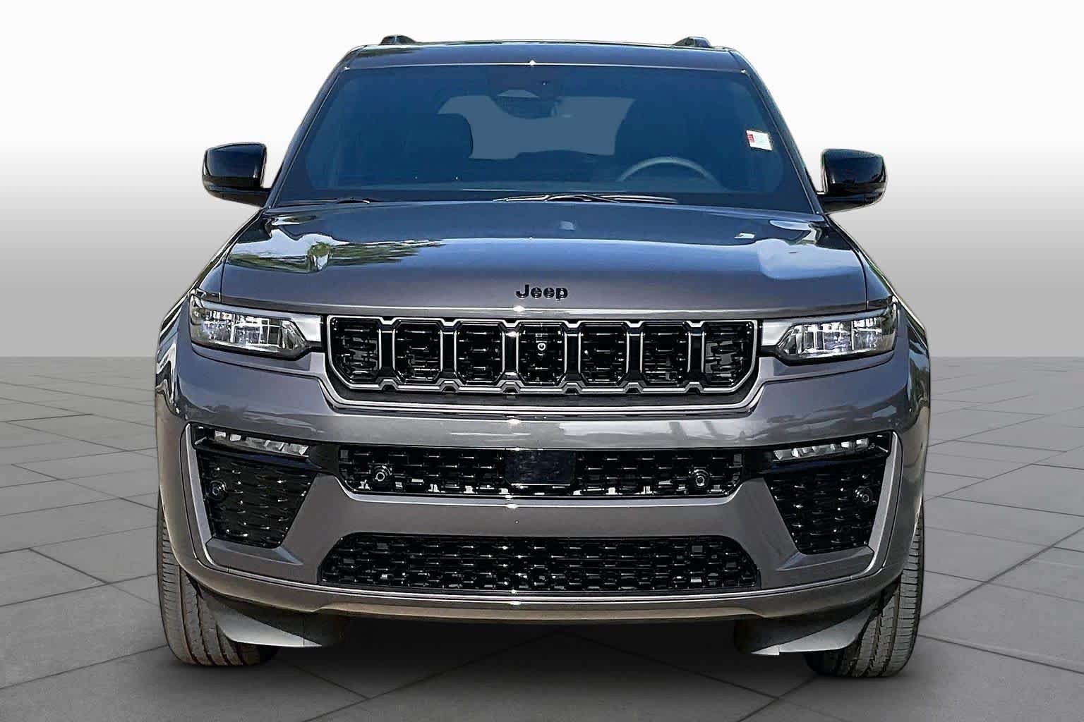 Used 2026 Jeep Grand Cherokee Limited AWD/4WD image 4