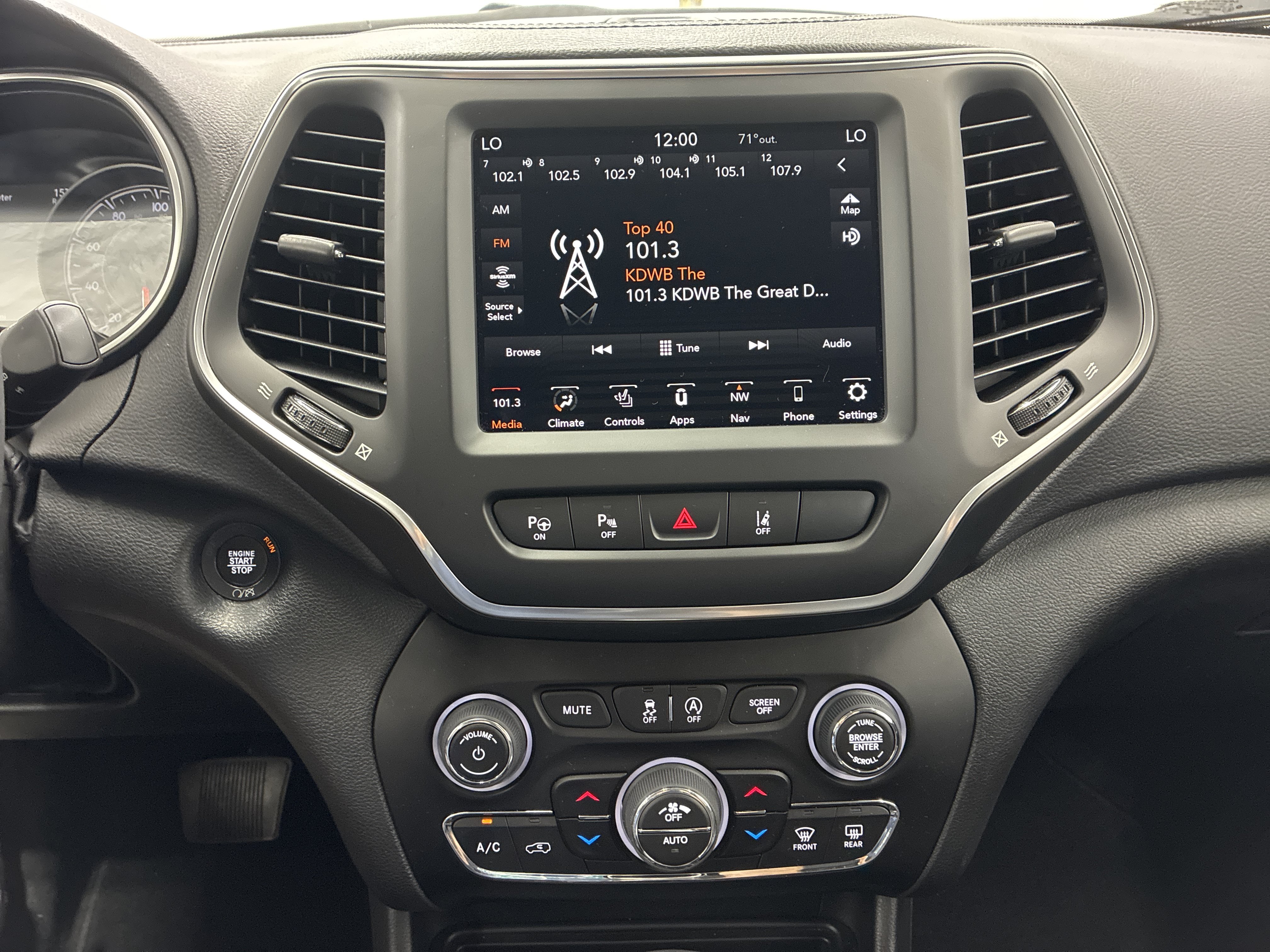 Certified 2023 Jeep Cherokee Altitude Lux AWD/4WD image 24