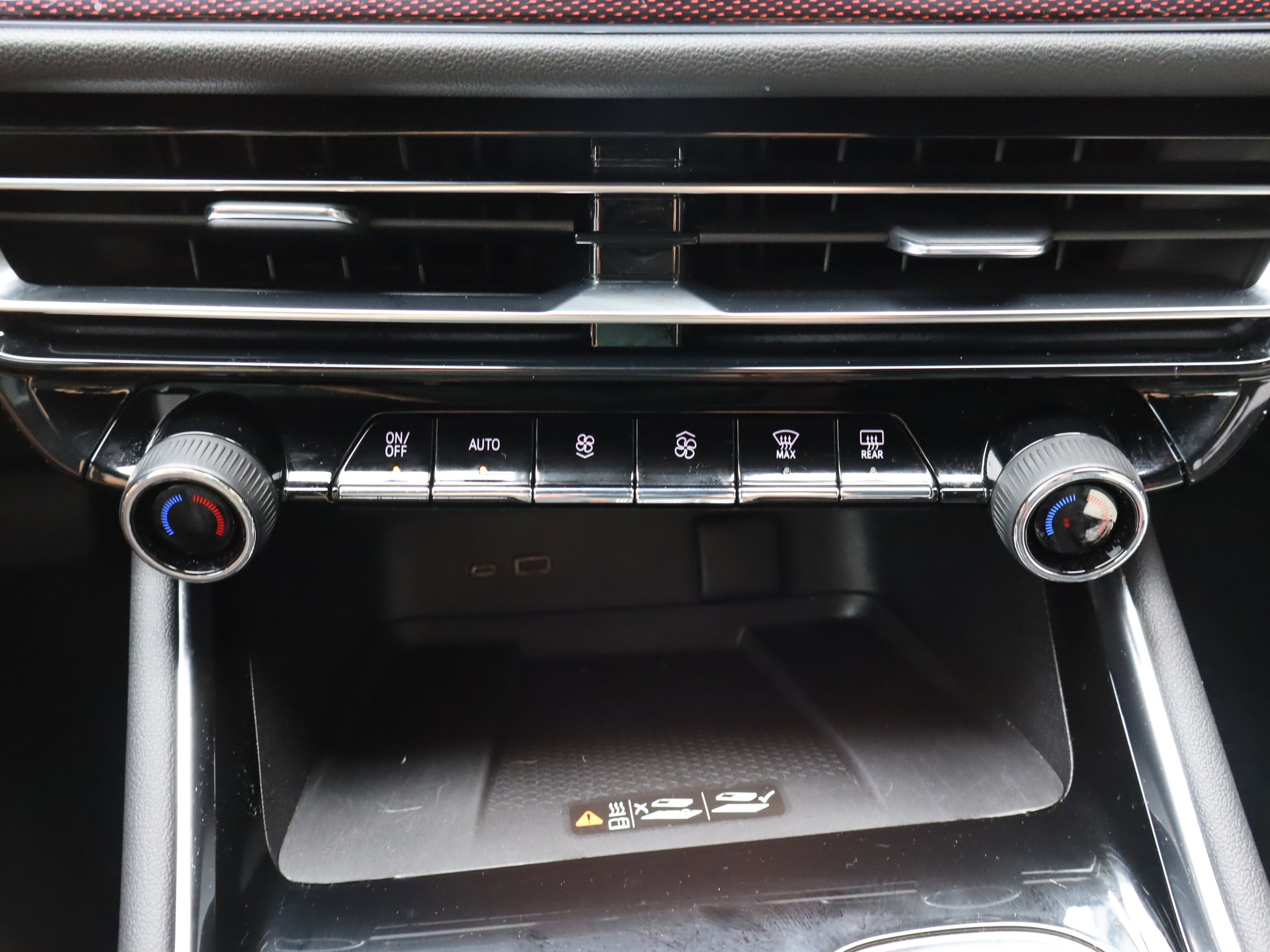 Used 2025 Chevrolet Traverse RS FWD image 29