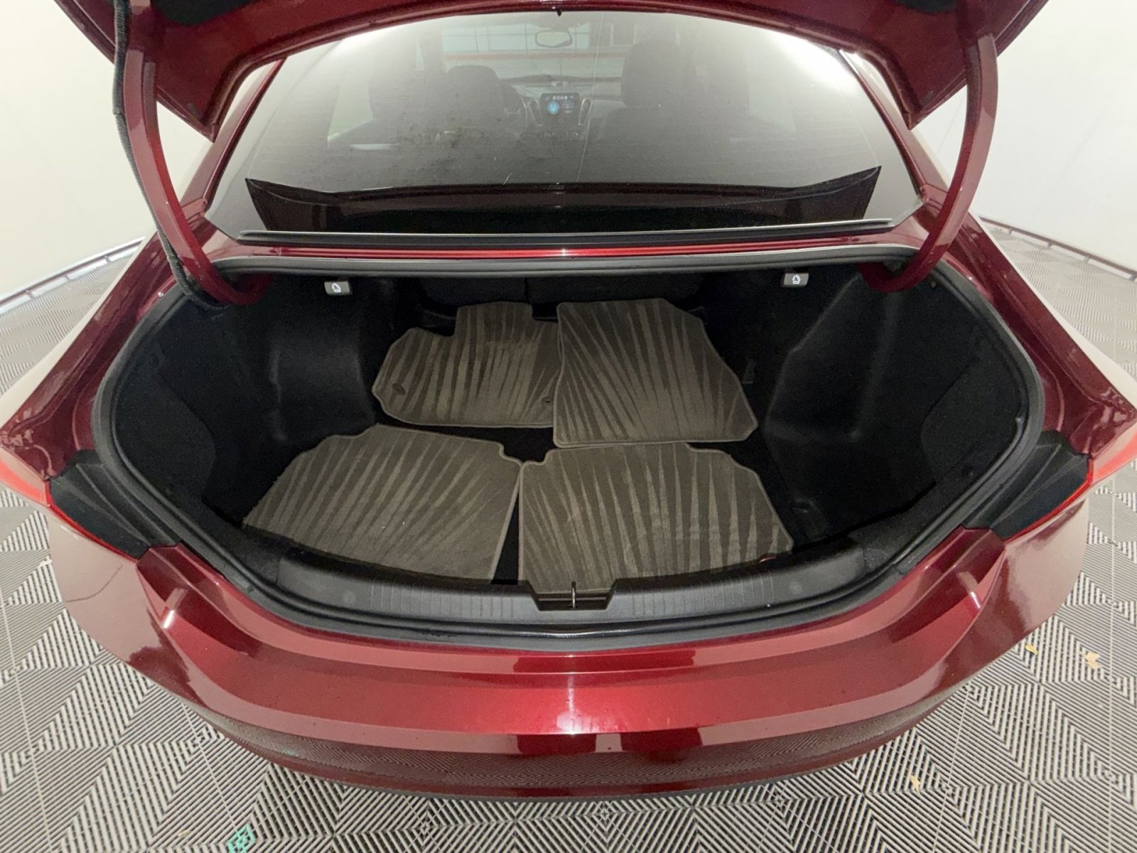 Used 2018 Chevrolet Malibu LT w/ Leather Package image 25