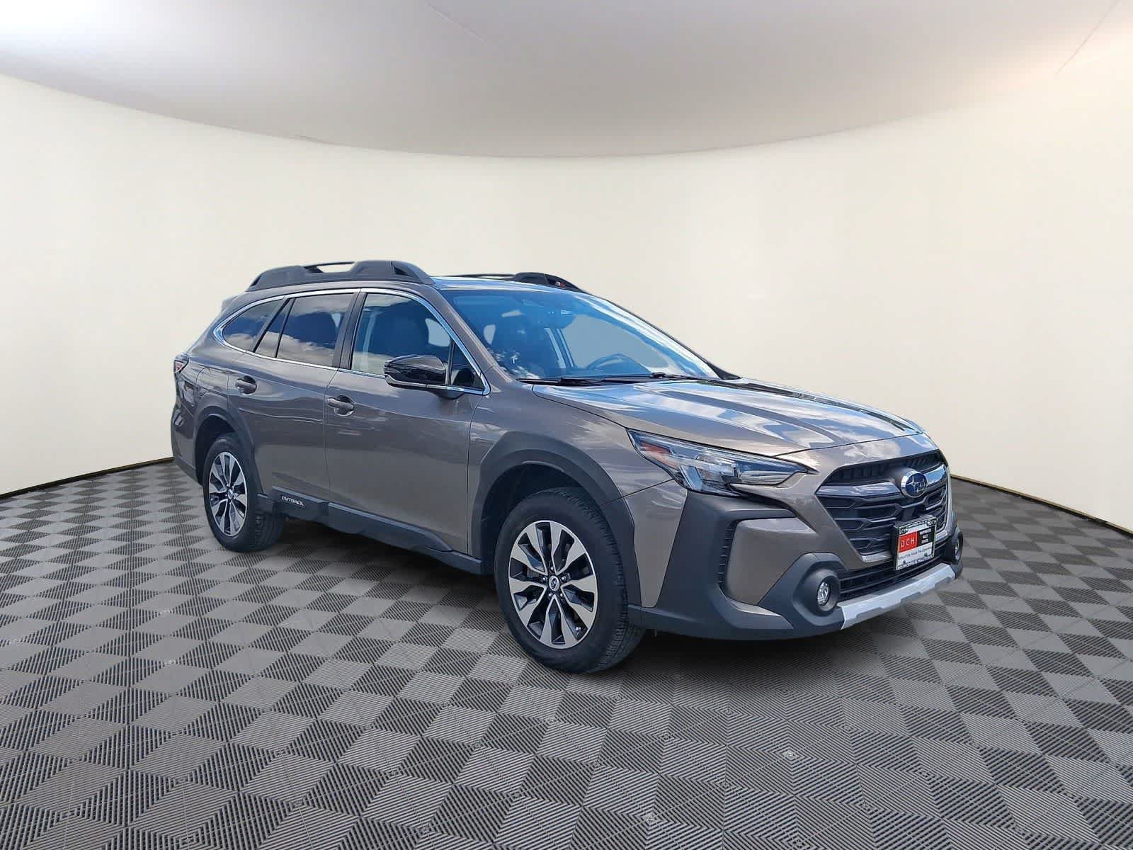 Used 2023 Subaru Outback Limited AWD/4WD image 4