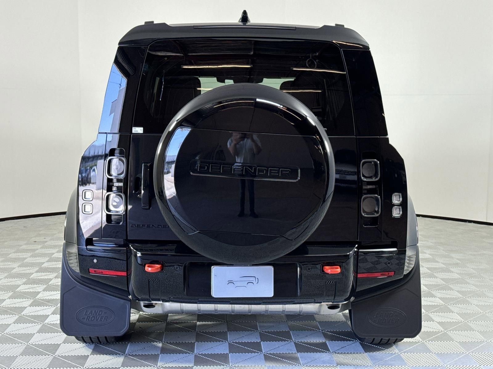 Certified 2024 Land Rover Defender 110 X AWD/4WD image 4