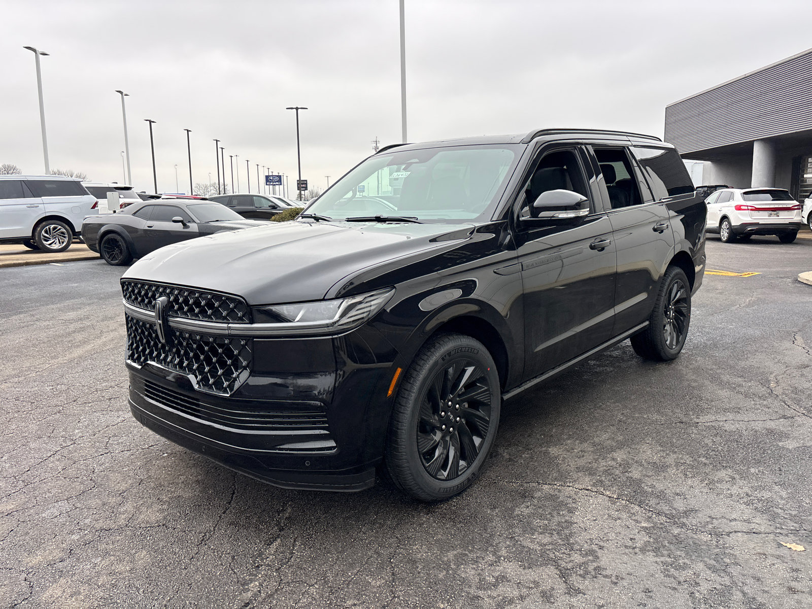 New 2026 Lincoln Navigator Reserve w/ Jet Appearance Package AWD/4WD image 3