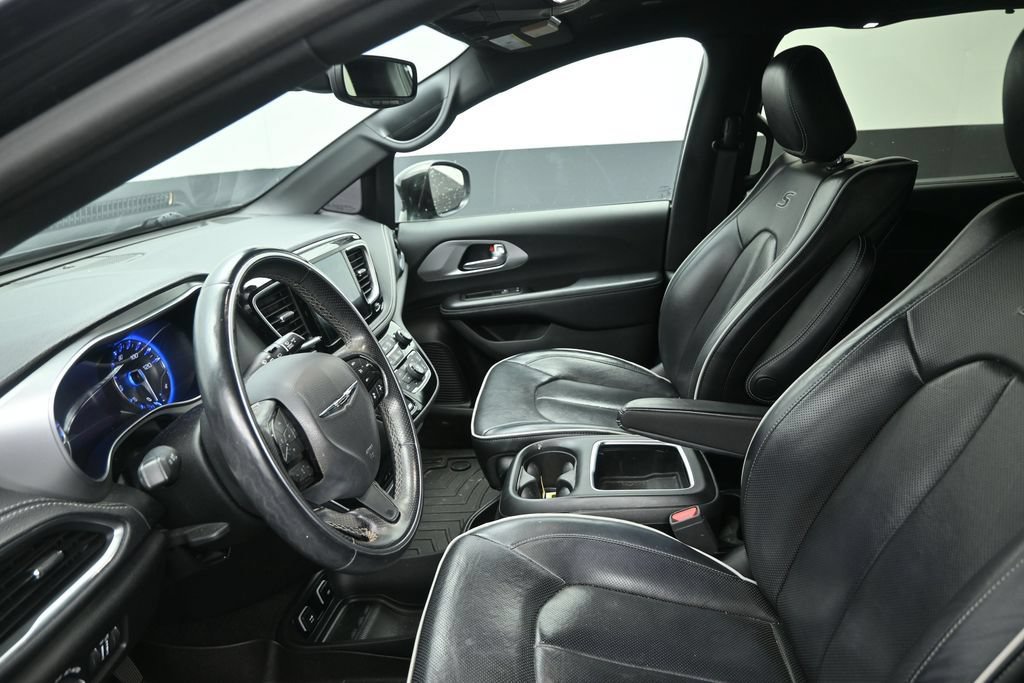 Used 2019 Chrysler Pacifica Limited w/ Advanced Safetytec Group FWD image 11