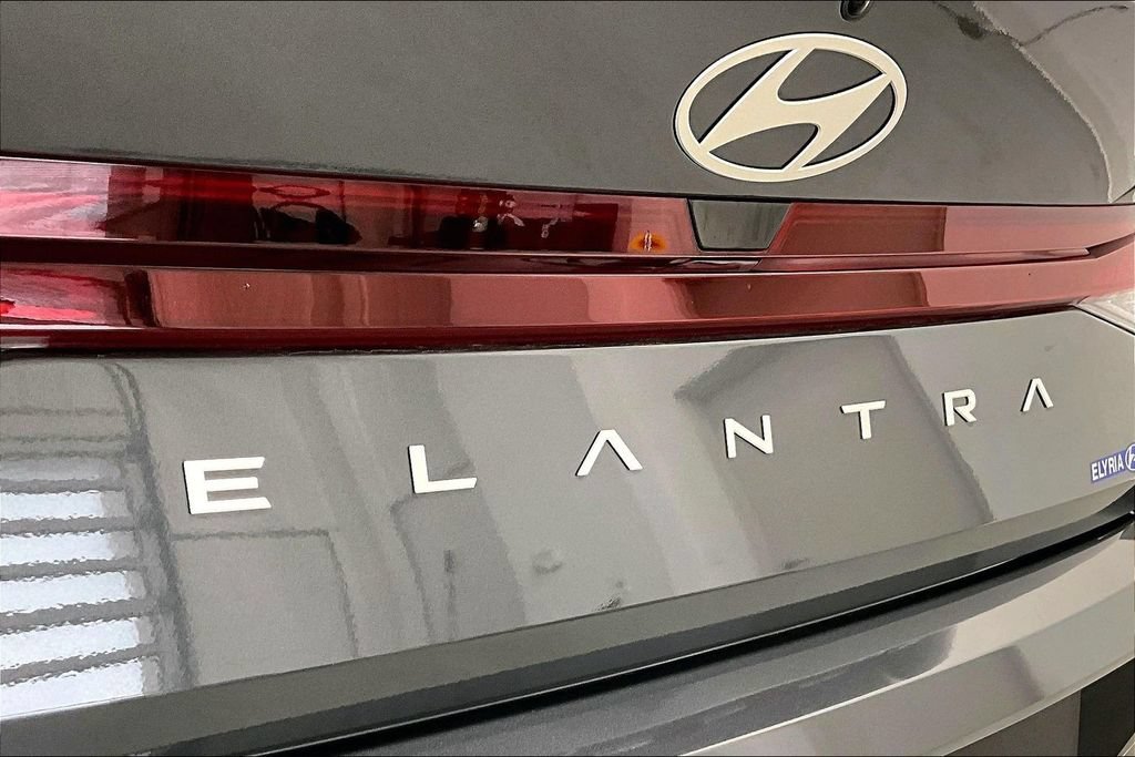Certified 2024 Hyundai Elantra SE FWD image 32