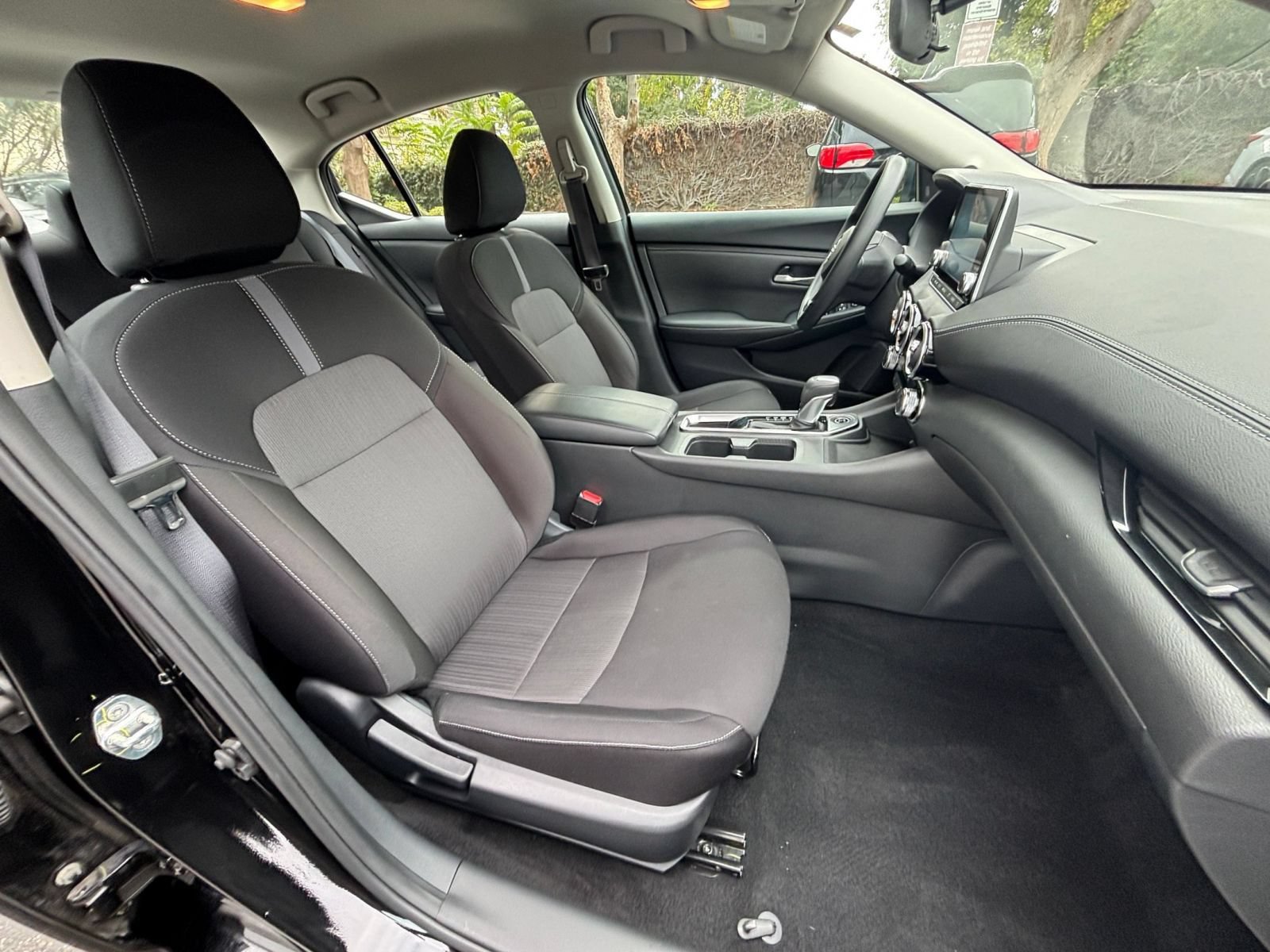 Used 2025 Nissan Sentra SV FWD image 33