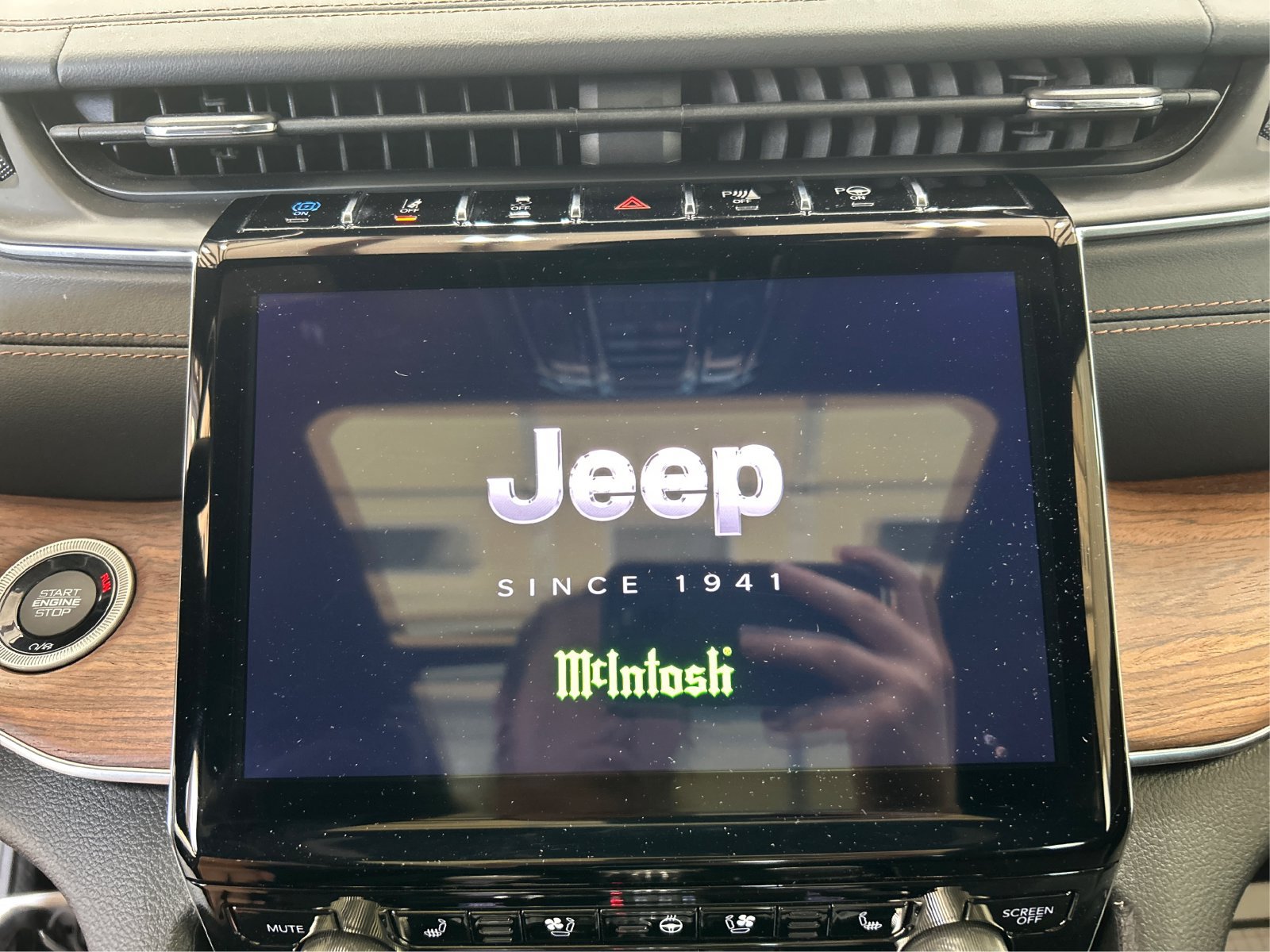 Used 2023 Jeep Grand Cherokee Summit AWD/4WD image 13