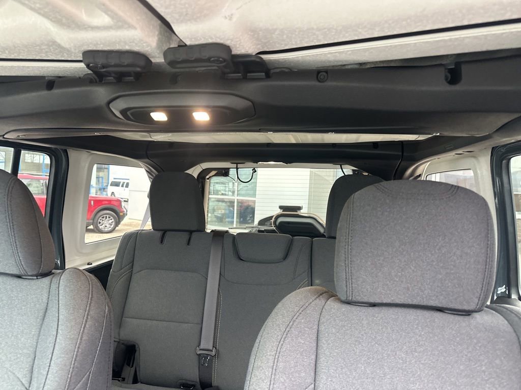 Used 2025 Jeep Wrangler Sport S image 15