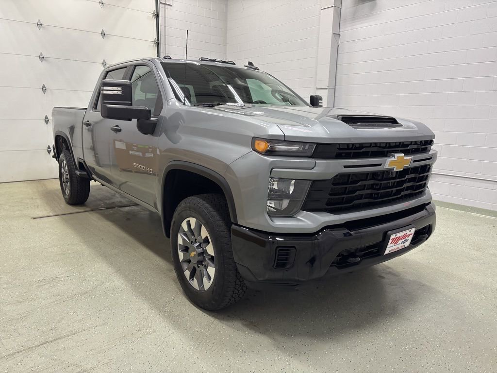 Used 2024 Chevrolet Silverado 2500 Custom w/ Custom Value Package image 2