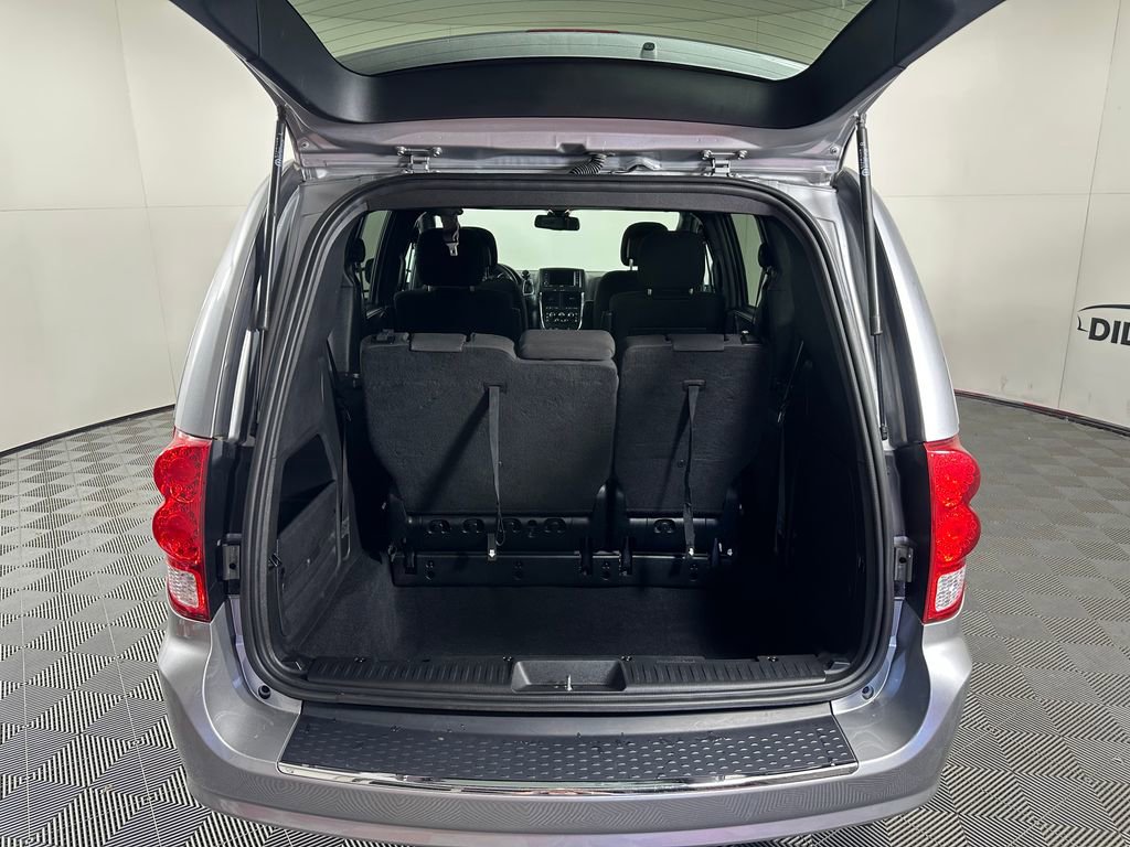Used 2020 Dodge Grand Caravan SE image 6