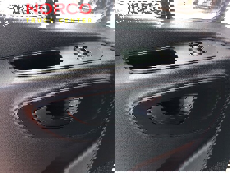 Used 2019 Freightliner Sprinter 3500 image 17