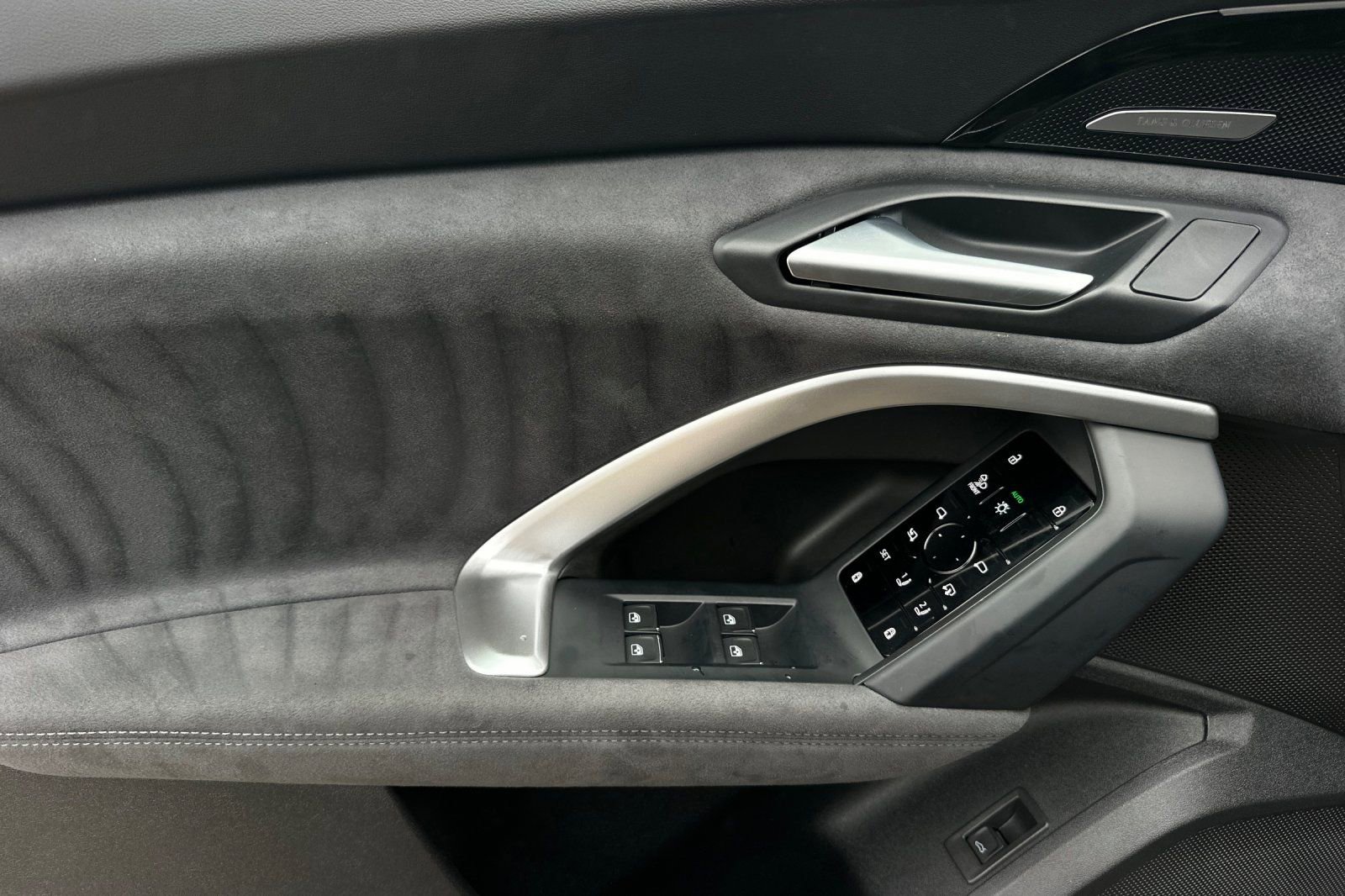 Used 2025 Audi SQ5 Premium Plus image 25