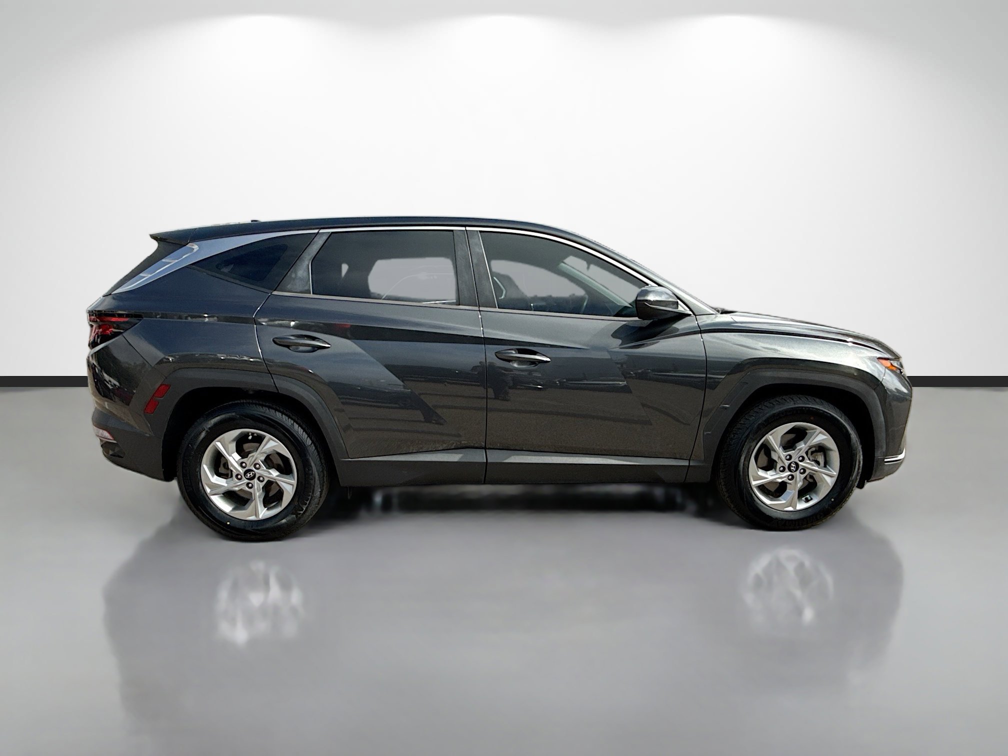 Used 2022 Hyundai Tucson SE image 2