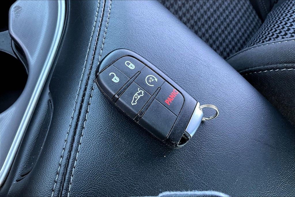 Used 2022 Dodge Challenger SXT w/ Driver Convenience Group RWD image 32