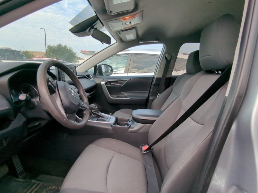 Used 2021 Toyota RAV4 XLE FWD image 6