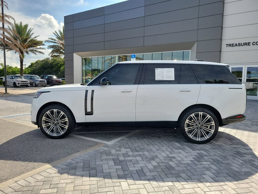 Used 2025 Land Rover Range Rover Long Wheelbase SE AWD/4WD image 2