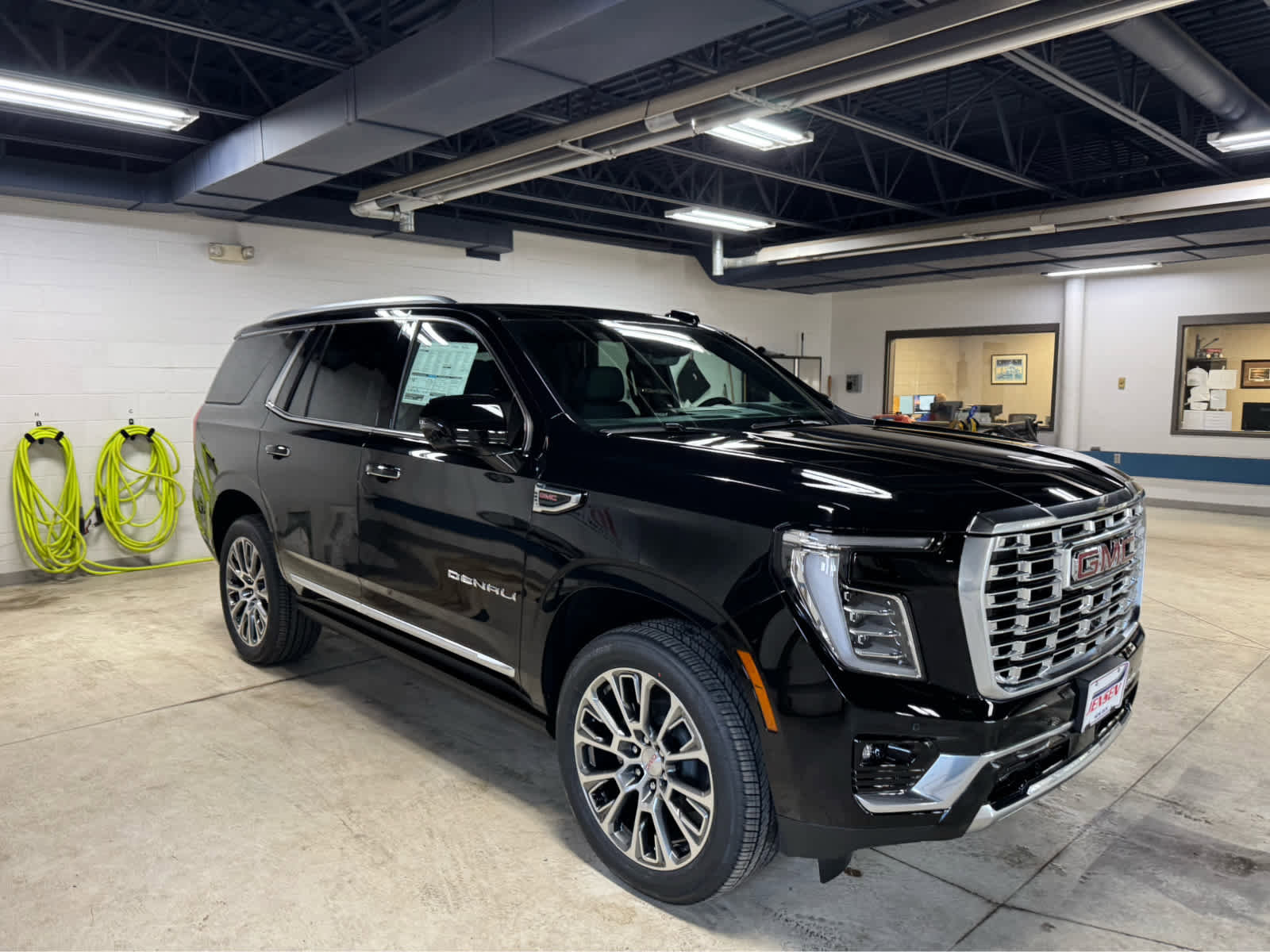 New 2026 GMC Yukon Denali w/ Denali Reserve Package AWD/4WD image 3