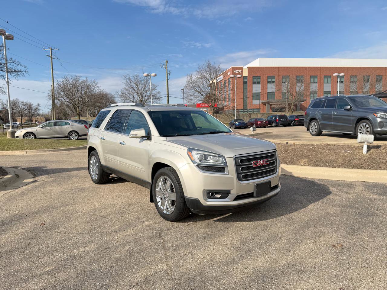 Used 2017 GMC Acadia Limited SLT AWD/4WD image 3