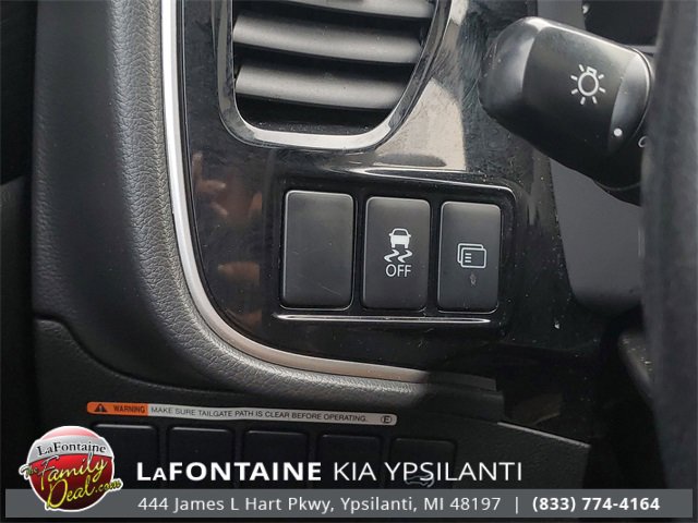 Used 2016 Mitsubishi Outlander SEL image 16