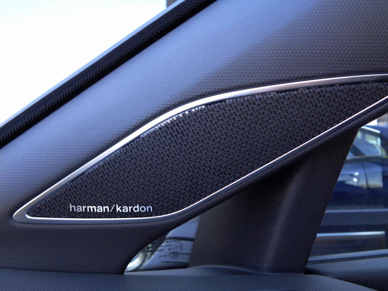 Used 2022 Volkswagen Golf R image 16