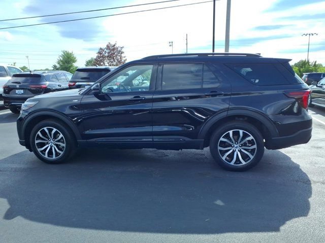 Used 2025 Ford Explorer ST-Line AWD/4WD image 4