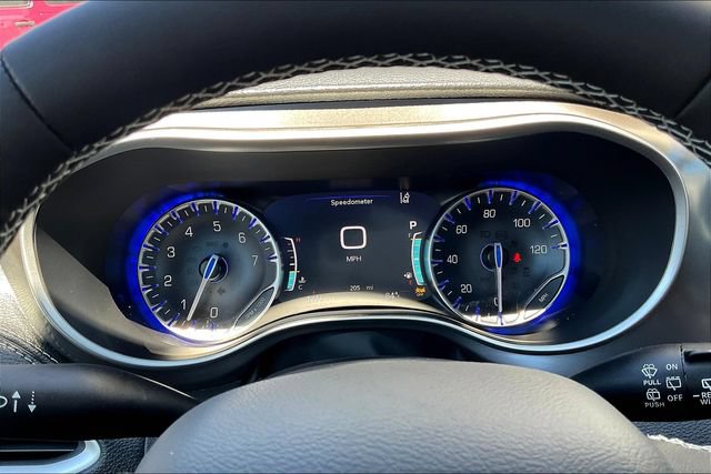 New 2025 Chrysler Pacifica Select AWD/4WD image 47