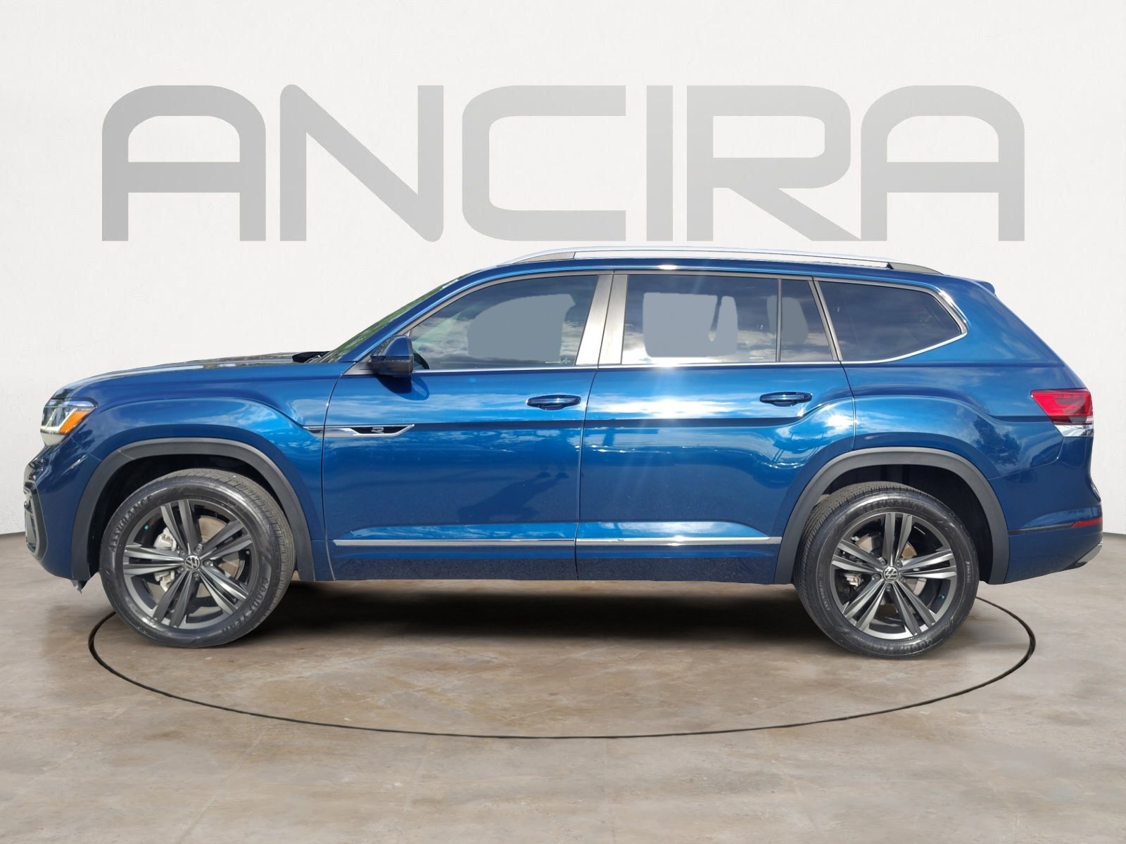Used 2022 Volkswagen Atlas SEL R-Line AWD/4WD image 9