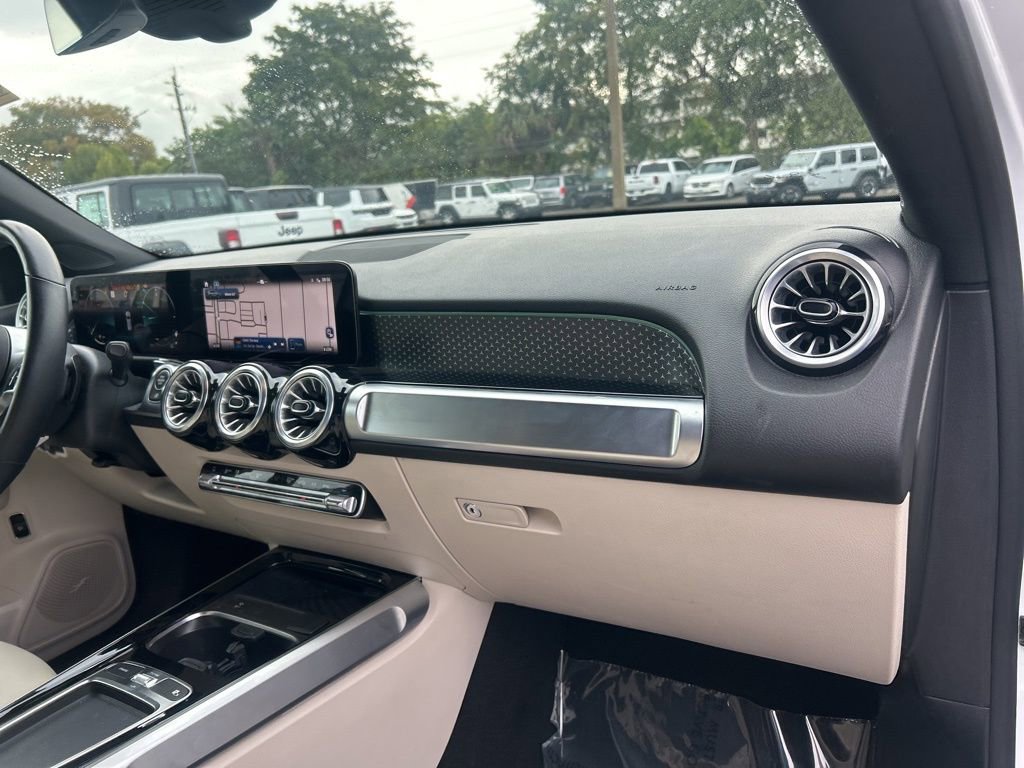 Used 2025 Mercedes-Benz GLB 250 4MATIC image 22