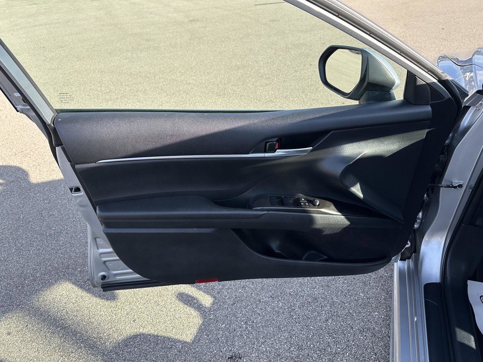 Used 2024 Toyota Camry SE image 19