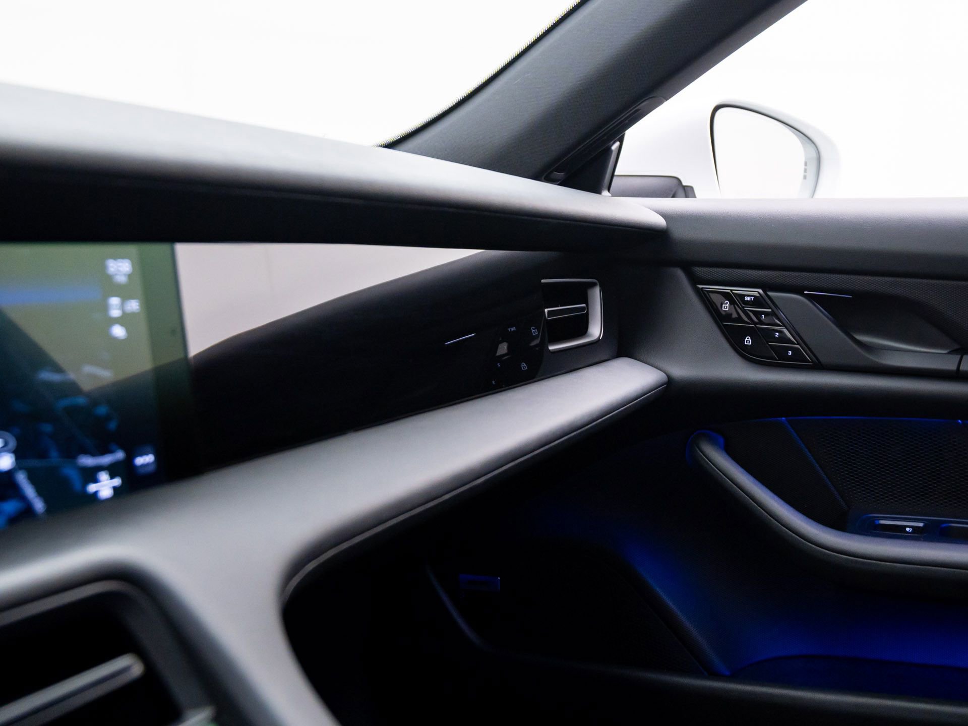 Used 2021 Porsche Taycan 4S image 23