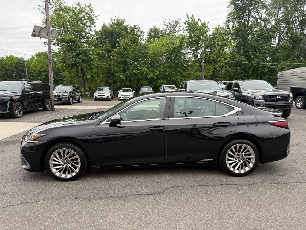 Used 2020 Lexus ES 300h w/ Accessory Package 2 FWD image 5