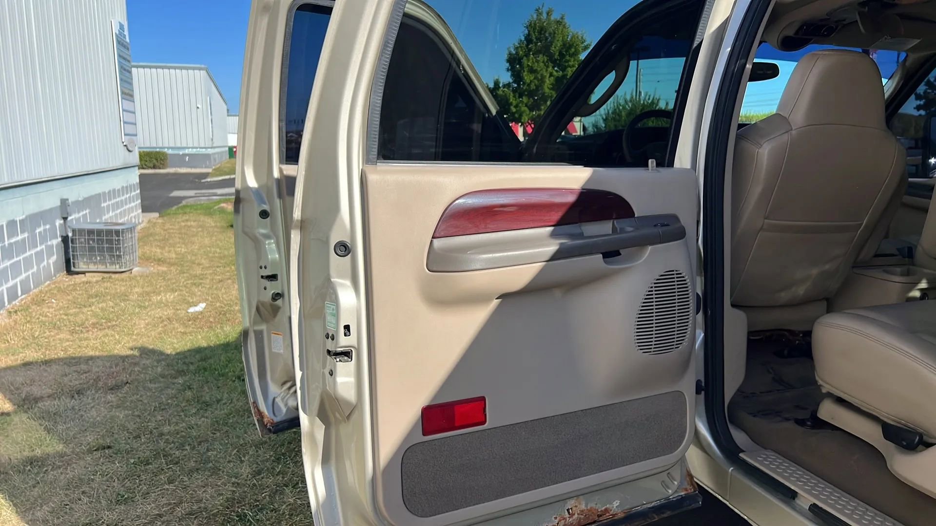 Used 2004 Ford Excursion Limited AWD/4WD image 10