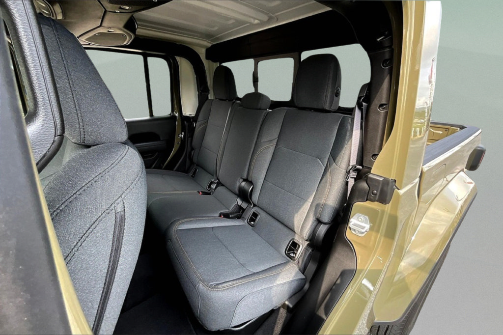 New 2025 Jeep Gladiator Sport AWD/4WD image 24