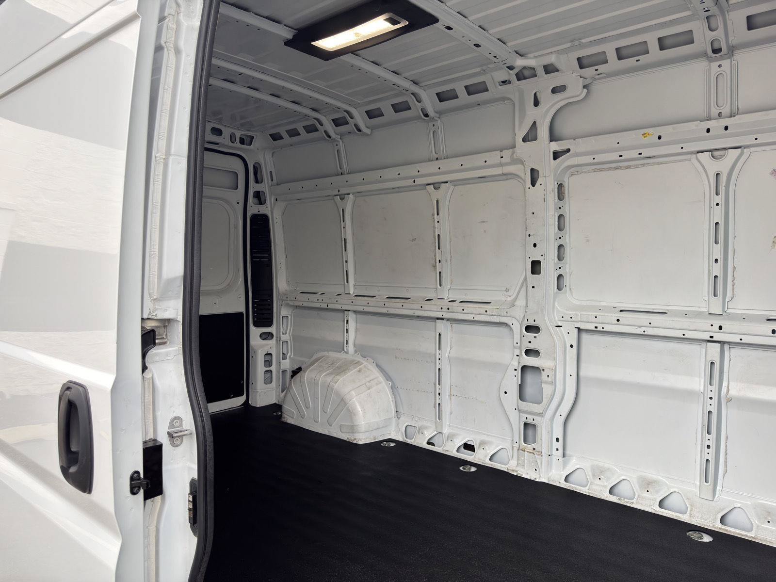 Used 2025 RAM ProMaster 2500 w/ Convenience Group FWD image 17