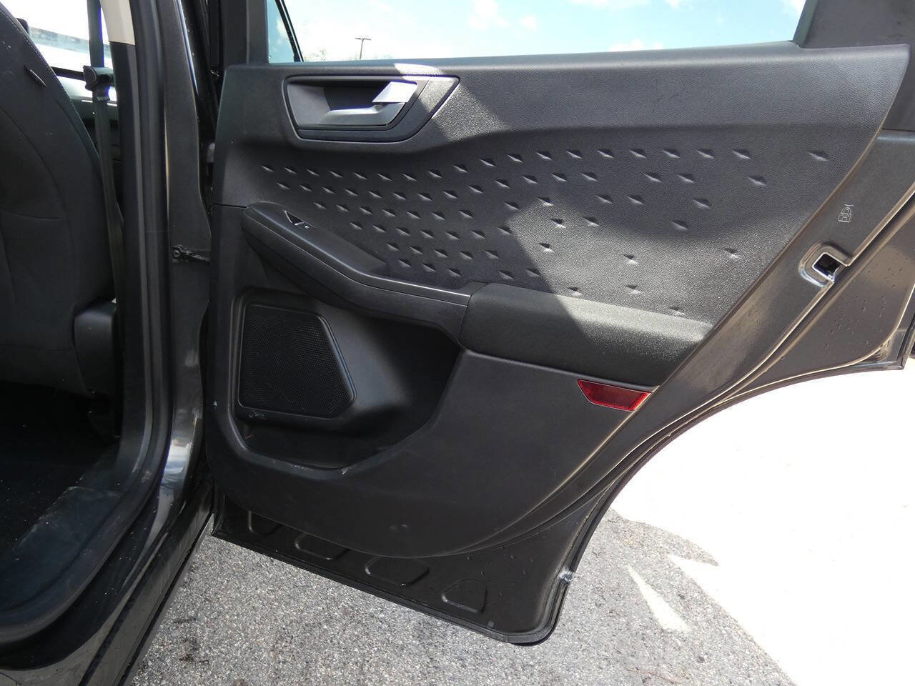 Used 2020 Ford Escape SE image 21
