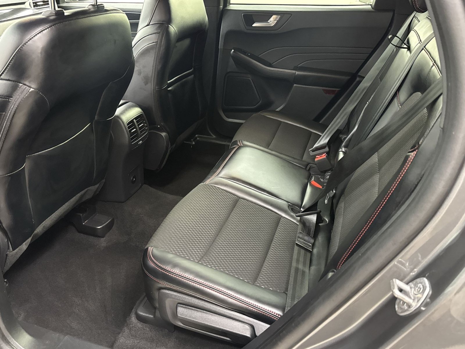Used 2025 Ford Escape ST-Line AWD/4WD image 36
