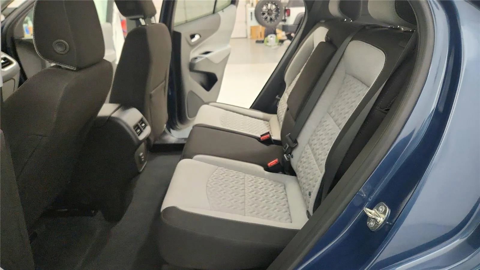 Used 2024 Chevrolet Equinox LS w/ LS Convenience Package image 33