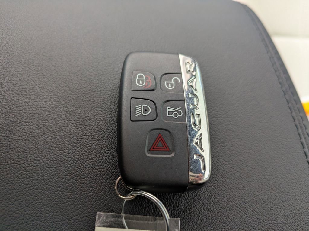 Used 2023 Jaguar F-TYPE Coupe image 28