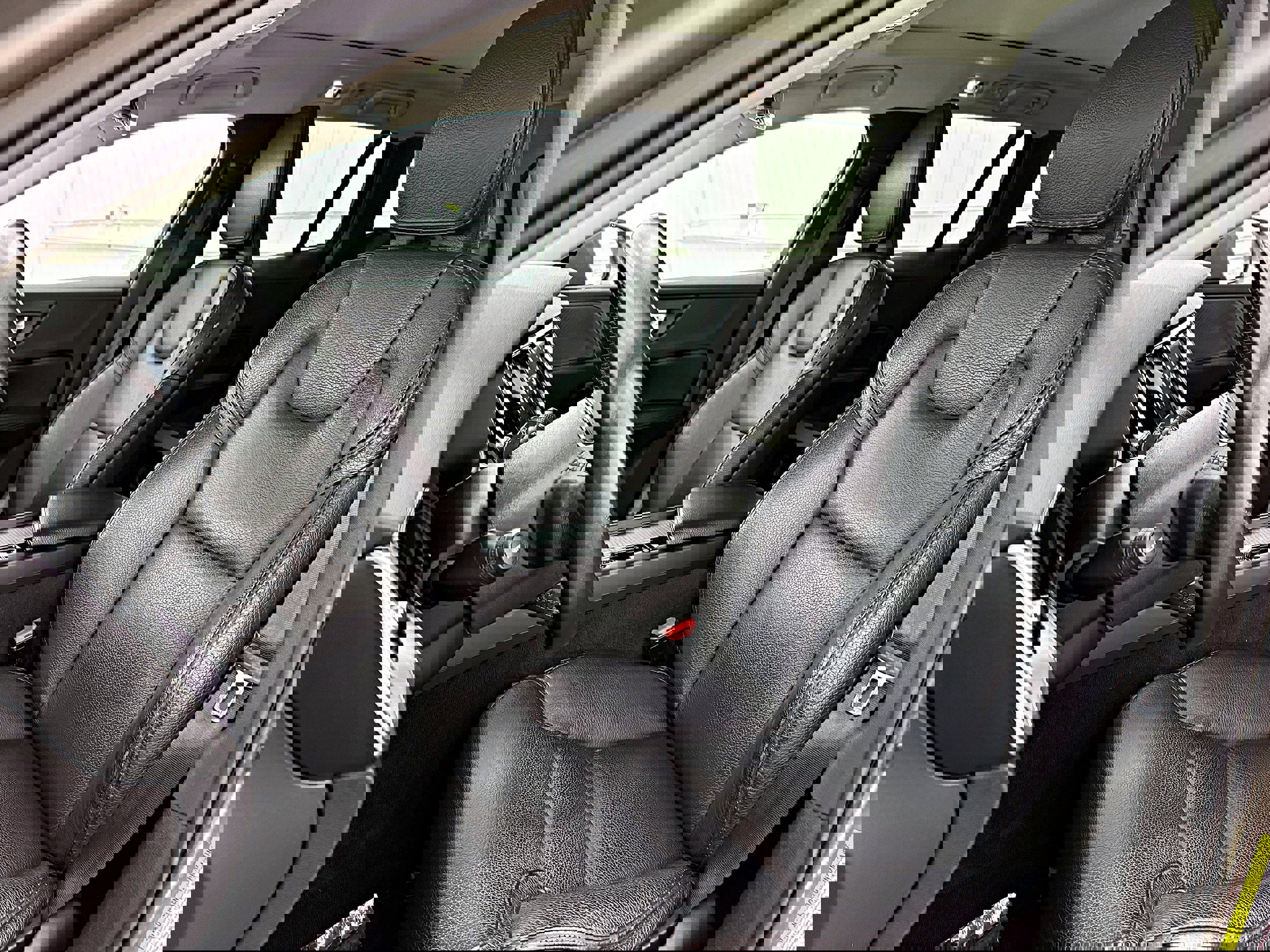 Used 2020 Volvo V60 T5 Cross Country image 6