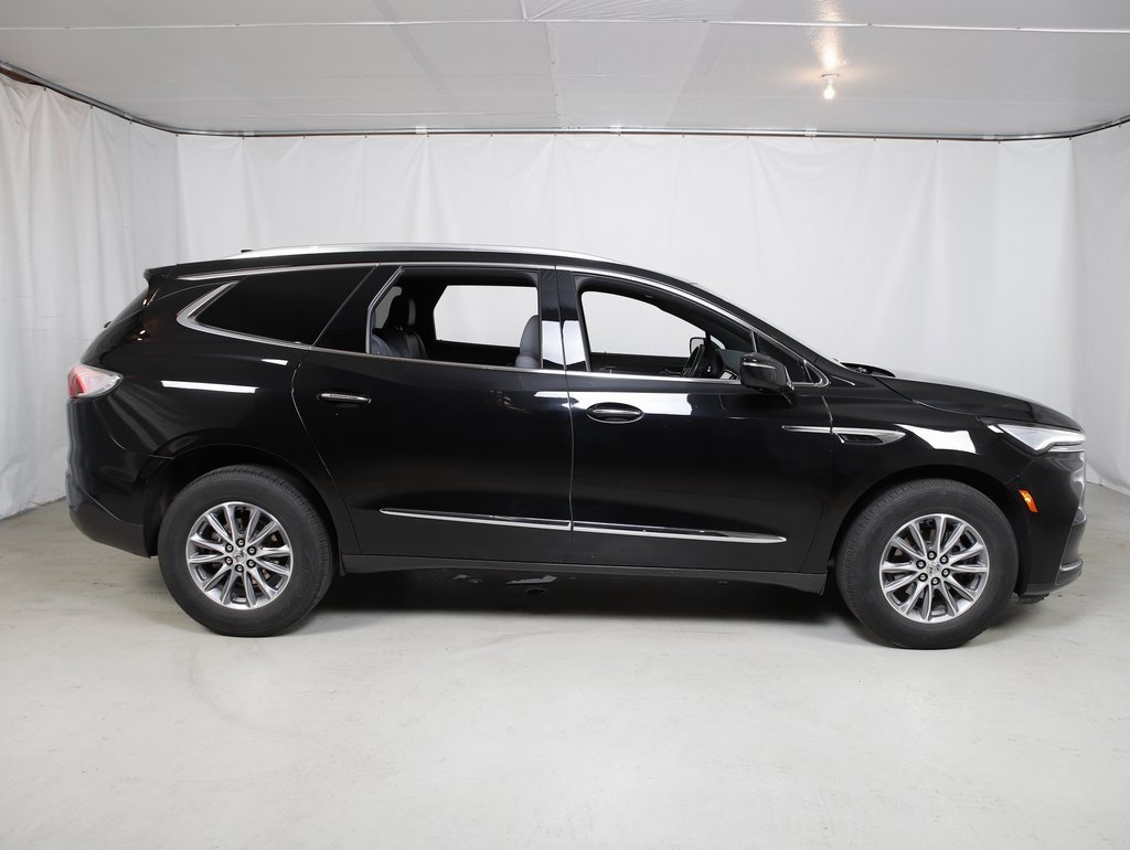 Used 2024 Buick Enclave Premium image 2