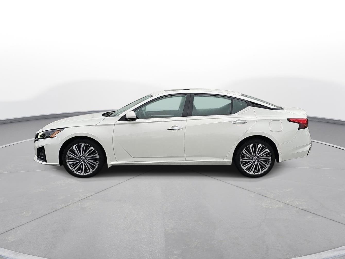 Used 2023 Nissan Altima 2.5 SL AWD/4WD image 9