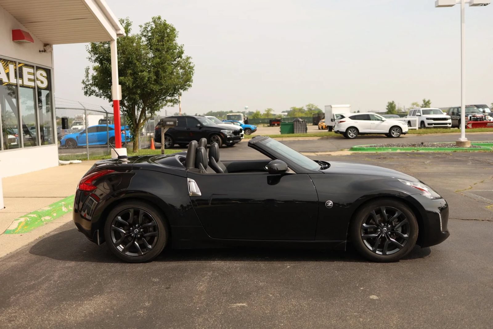 Used 2019 Nissan 370Z Touring RWD image 4
