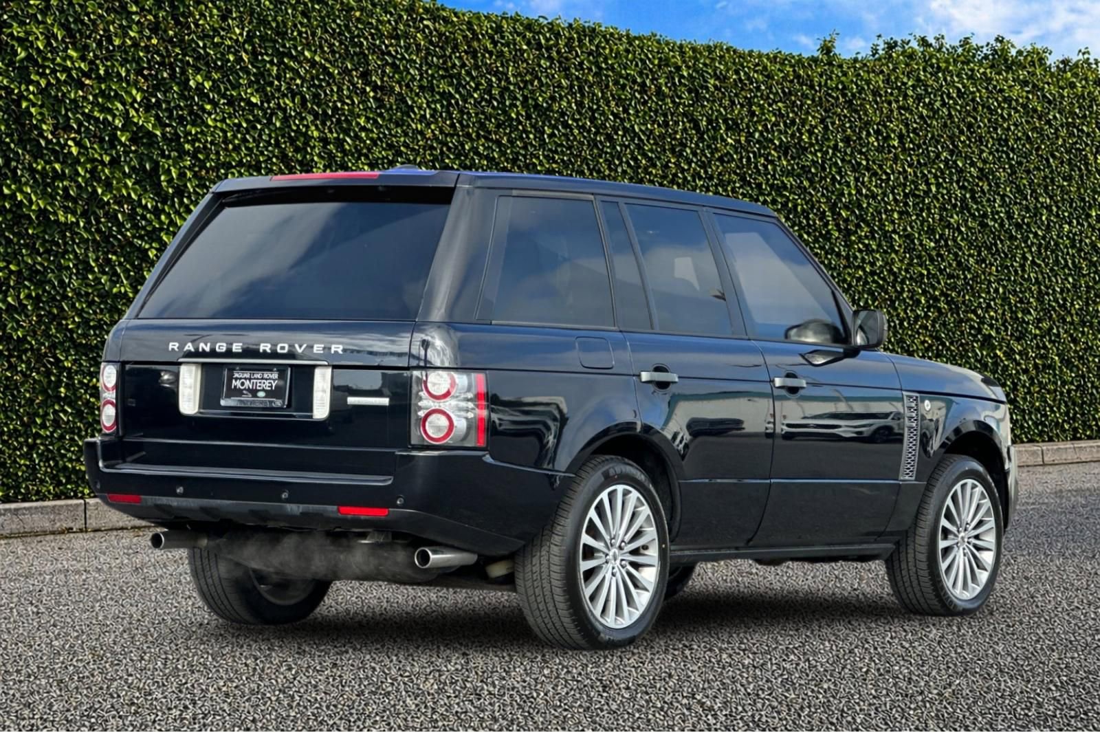 Used 2011 Land Rover Range Rover Supercharged AWD/4WD image 4
