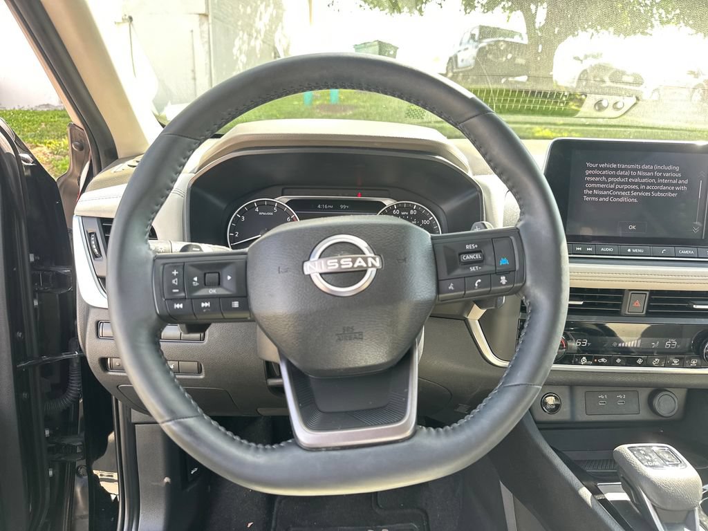 Used 2025 Nissan Rogue SV w/ SV Premium Package FWD image 43