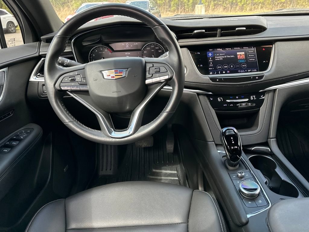 Used 2024 Cadillac XT6 Luxury image 2