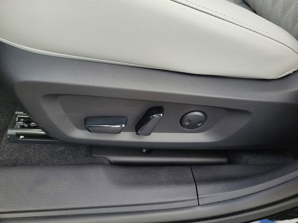 New 2025 Mitsubishi Outlander AWD image 11