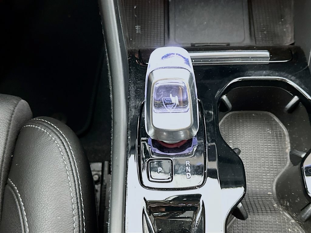 Used 2024 Volvo XC40 B5 Plus AWD/4WD image 16