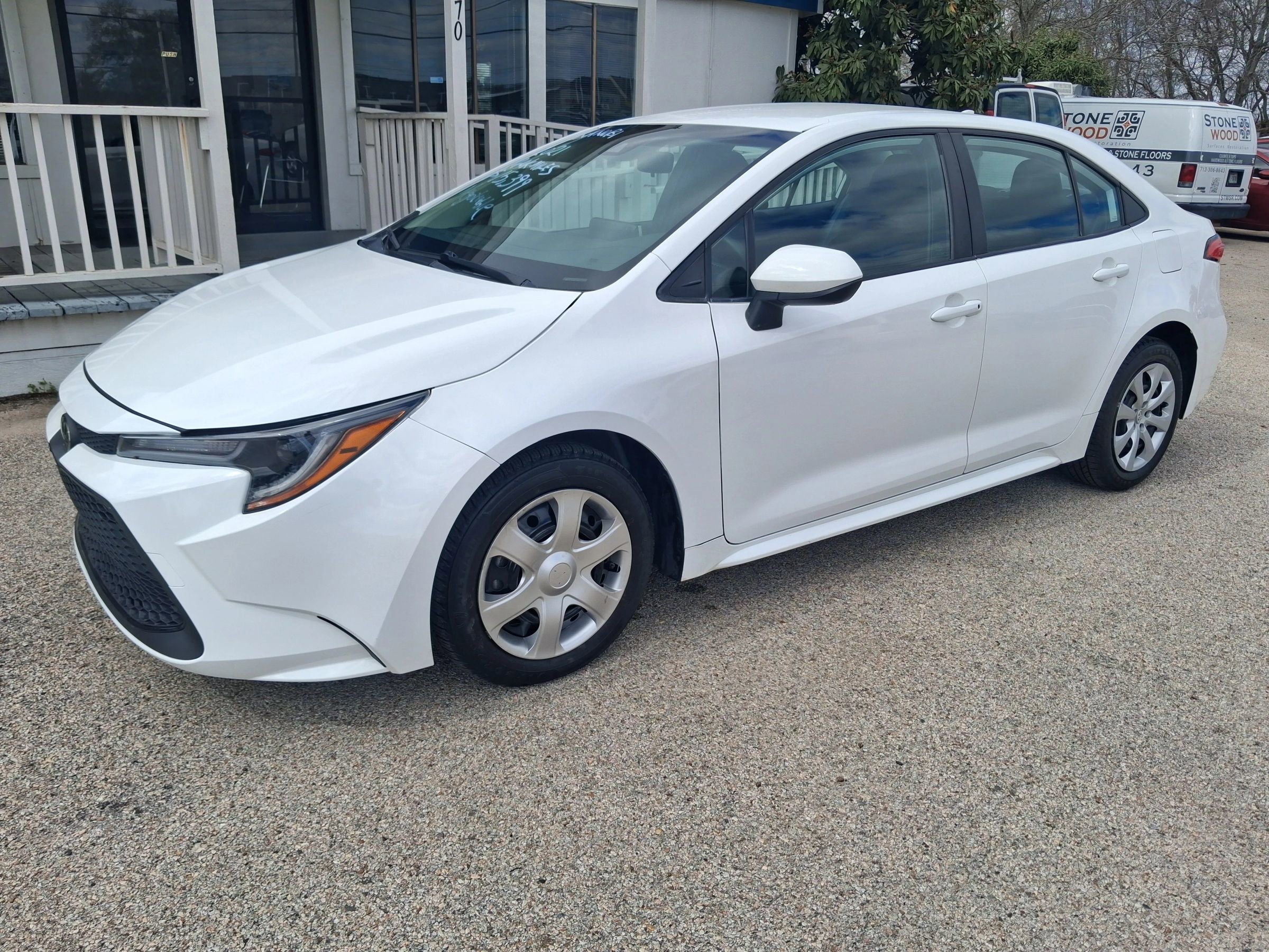 Used 2021 Toyota Corolla LE FWD image 1