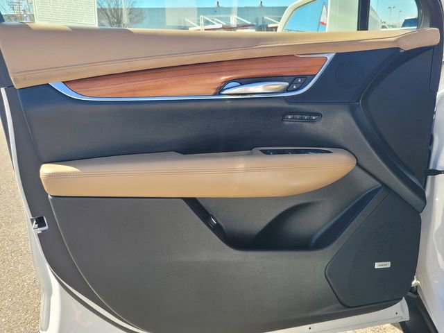 Used 2017 Cadillac XT5 Platinum w/ Driver Assist Package image 18