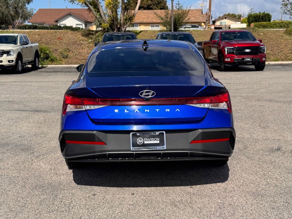 Used 2024 Hyundai Elantra SE image 11